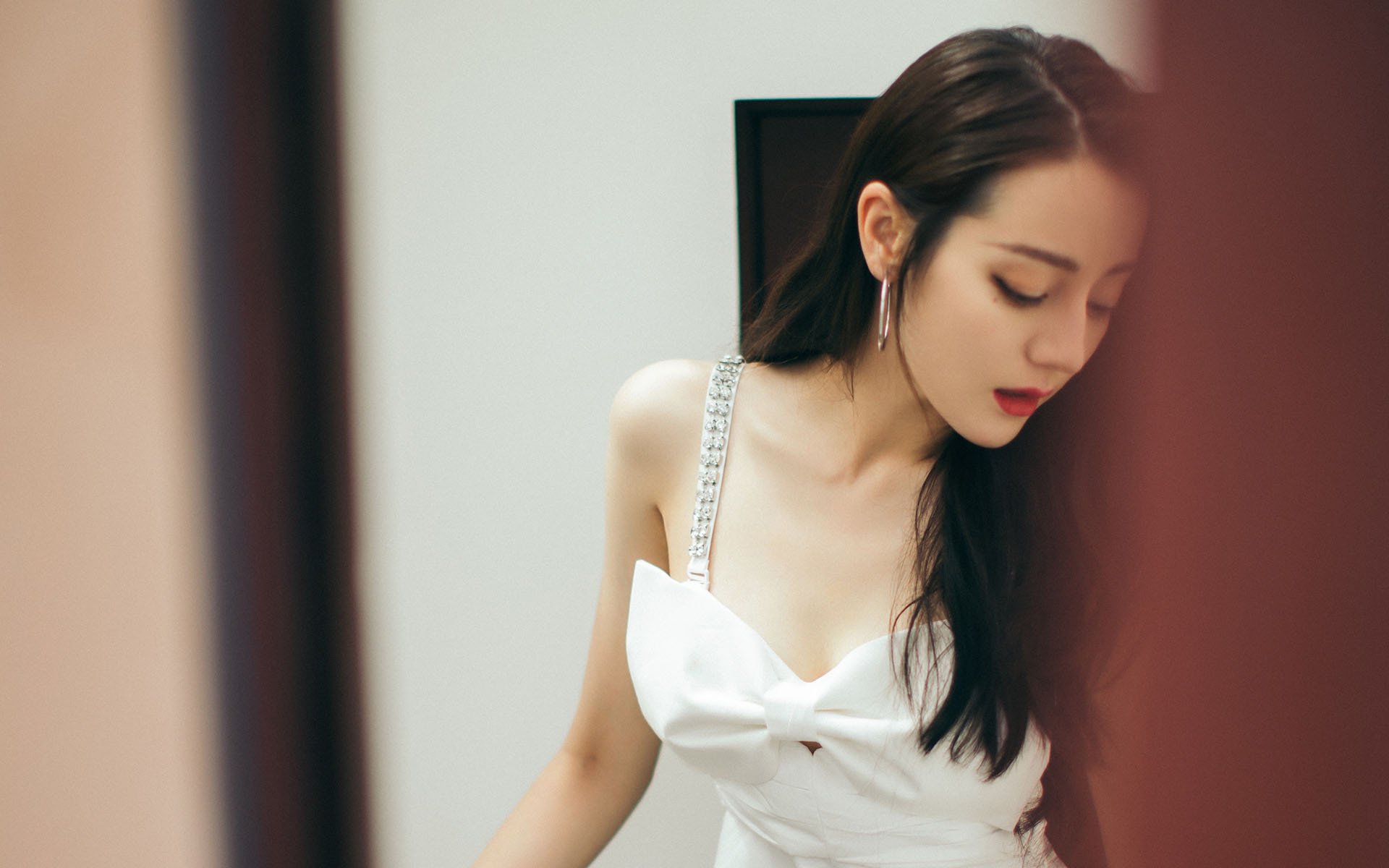 英超球队通过视频分析优化防守站位与协防效率，英超攻防转换