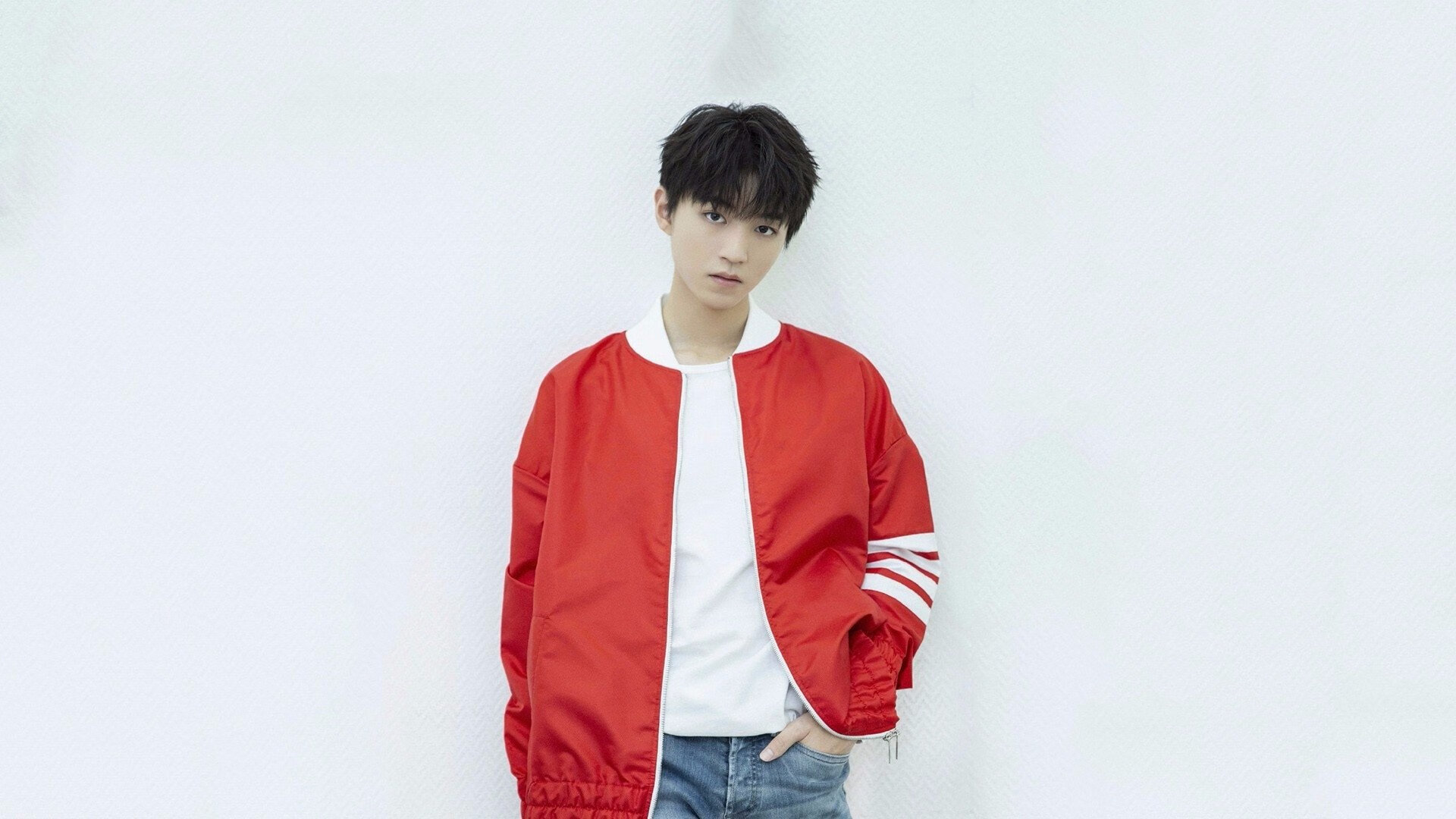 “三叉湖游泳馆水上救生赛:英雄救援瞬间震撼全场”